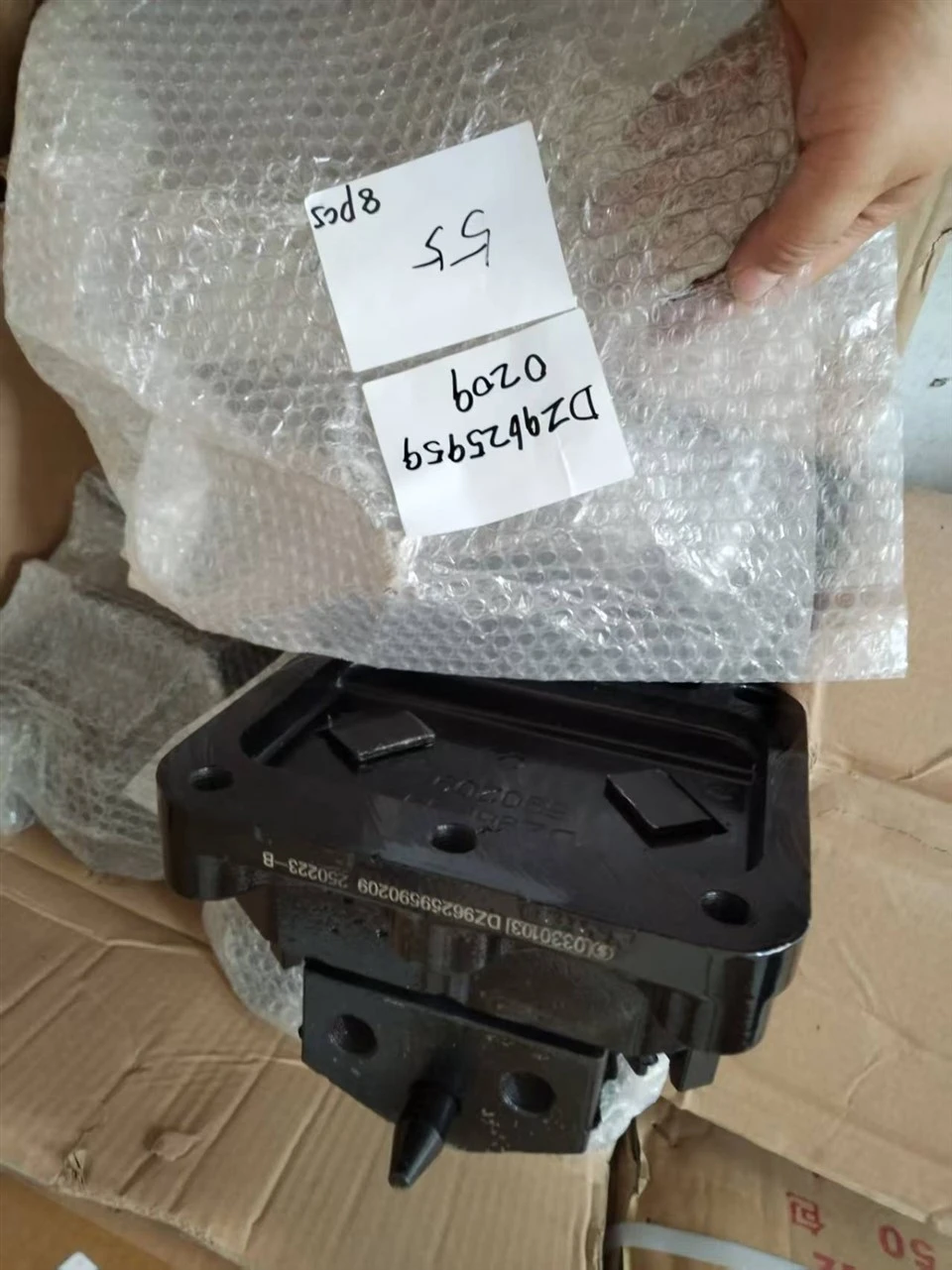 Engine Shock Absorber Pad Shacman Delong X3000 X5000 F3000 DZ97259590209 high quality
