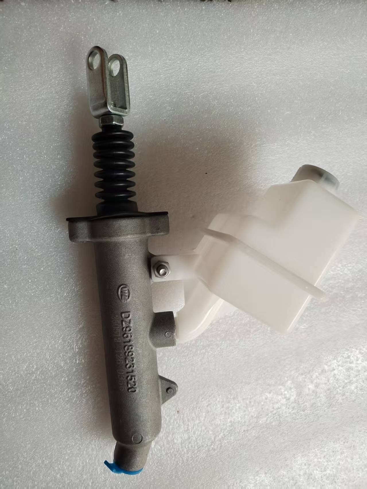 Clutch master cylinder 1 Clutch master cylinder 1