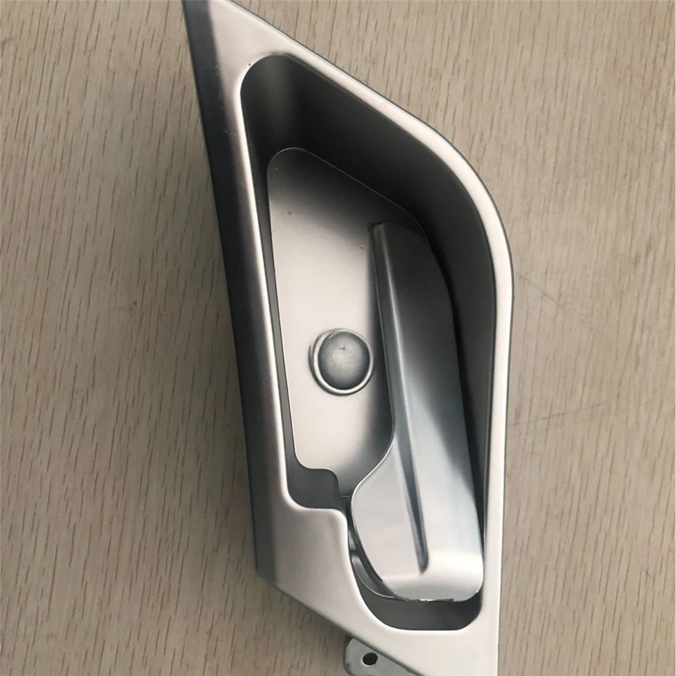 Sinotruk HOHAN Truck Cab Parts: Left Inner Handle WG1671340113 manufacturers